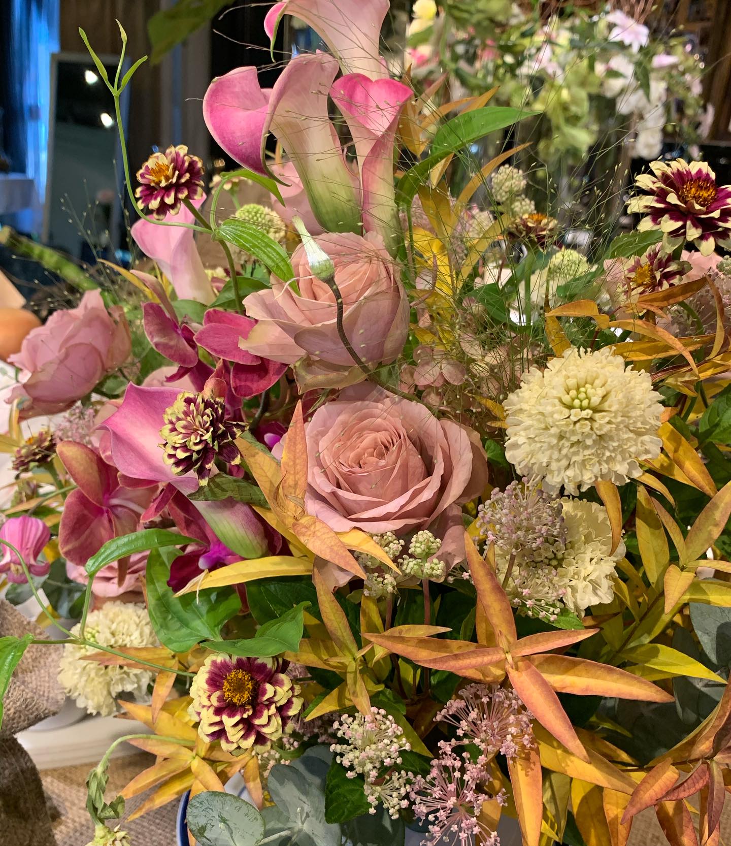 写真は、明日個人セッションをお受けになるクライアント様からいただいたお花です💐
毎回お花をお送りくださるクライアント様です。ありがとうございます。

昨日・本日と、遠方より対面コンサルティングにお越しくださった皆さま、ありがとうございました。

今月は立て続けに対面開催でのご予約をいただいており、
クライアント様の成長に向けて真剣に取り組む姿はもちろんのこと、
何より皆さまの元気なお顔を拝見できるのが、私にとって一番の喜びです。

___________
#business