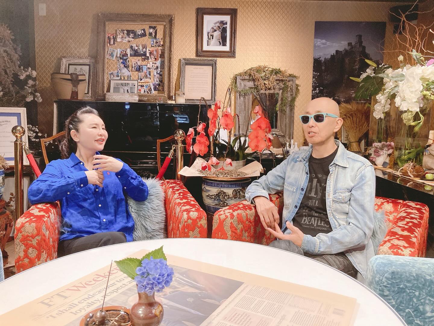 【東京リビング】ネガティブ解決cafe（2026/7/24）
 
7月発行分のネガティブ解決cafeは特大号。
 
寄せられた３つのお悩みに、サンプラザ中野くんとの対談を通してお答えいたしました。
 
 
 
お悩み①：『自分の話がうまくできなくなり、聞き役ばかり。友達と会うのがおっくうです』
 
お悩み②：『食事のタイミングが夫と合いません。毎日の支度を考えると気が重いです』
 
お悩み③：『老後のためにも新しい趣味を見つけたいのですが、どう探せばいいか分かりません』
 

 
お悩み①への回答
 
A.

藤山　自分の話がうまくできなくなって聞き役ばかりだということですが、それって、この方が人の話を聞くのが上手だっていうことじゃないでしょうか。
 
サンプラザ中野くん　そうですね。そして、話し上手より、聞き上手の方が友達として好かれることって多いですよね。人の話をしっかり聞ける人は、それだけで魅力がある。だからこの方の友達は救われているんじゃないかな。
 
藤山　もし今、友達と一緒にいることが苦しく感じているのだとしたら、それはこの方の話す能力が低下したのではなく、友達の方が暴走気味なのかも。今の自分に合わないと思うなら無理して付き合わなくて良いと思います。小学校、中学校、社会人…その時々で友達って変わりますよね。それと同じで、大人になってからも変わって当然。ずっと同じ友達と付き合い続ける必要はなく、「なんだか合わないな」と感じたら、自分が次のステージへ進むタイミングなのかもしれません。
 
サンプラザ中野くん　そう考えると、「友達が減る」のではなくて、「新しい出会いの入り口」ができたということですね。
 
藤山　そうです。だから自分のことを責める必要はありません。見渡す景色を少し変えるだけで、新しいご縁は自然と生まれてきます。
 
 
 
～～～～～～～～～
そのほかのお悩みへの回答は是非webからご覧ください！
 
プロフィール内ハイライト【東京リビング】から過去～最新号までご覧いただけます。

 ✑@kunikofujiyama 

✎＿＿＿＿＿＿＿＿＿＿＿＿＿＿

#東京リビング　#お悩み解決